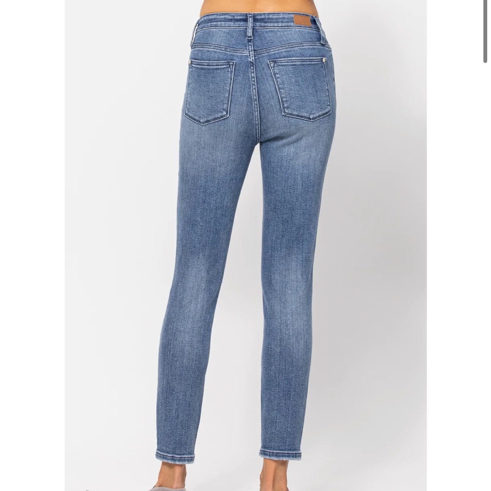 Judy Blue Classic Relaxed Fit Viral Jeans! - Picture 7 of 11
